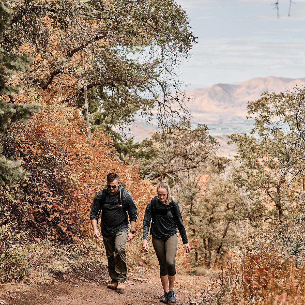 Two people rucking in the mountains. Man is wearing Men's Long Sleeve Performance Tee - ToughMesh Charcoal