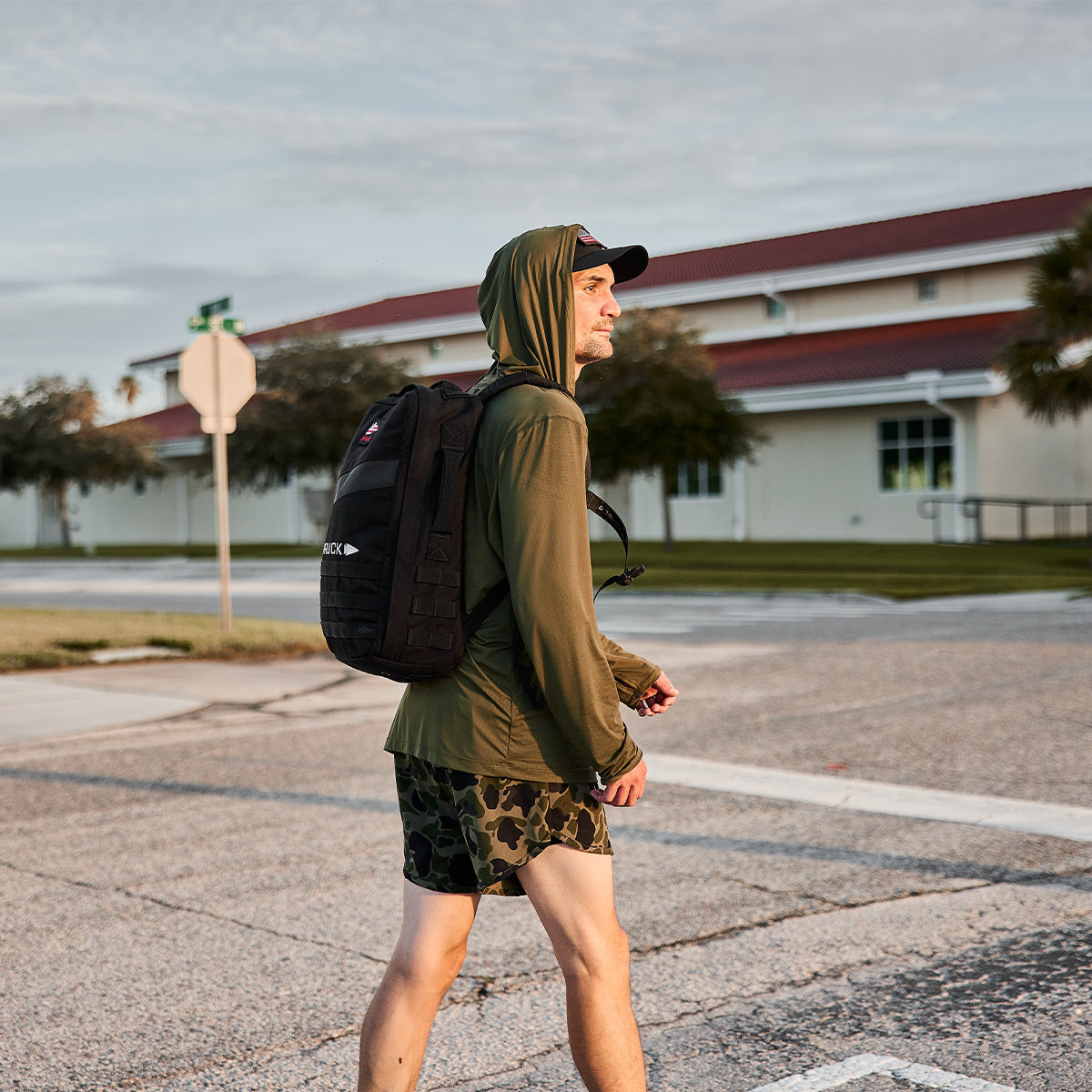 Man rucking in Men's Sun Hoodie - ToughMesh in Ranger Green