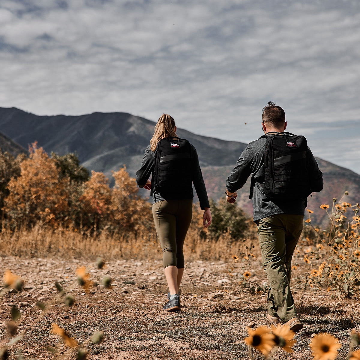 Two people rucking in the mountains. Man is wearing Men's Long Sleeve Performance Tee - ToughMesh Charcoal