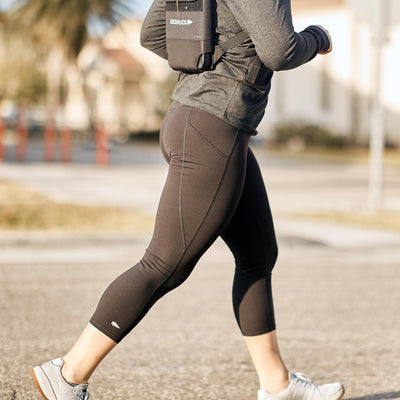 Woman walking in Cropped Training Leggings Pocket Black